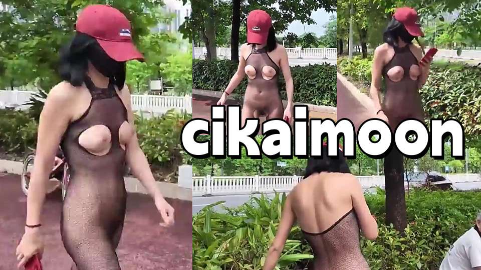 网红人气露出女神【cikaimoon】广西街头露出，小红帽惹眼全被路人看光了