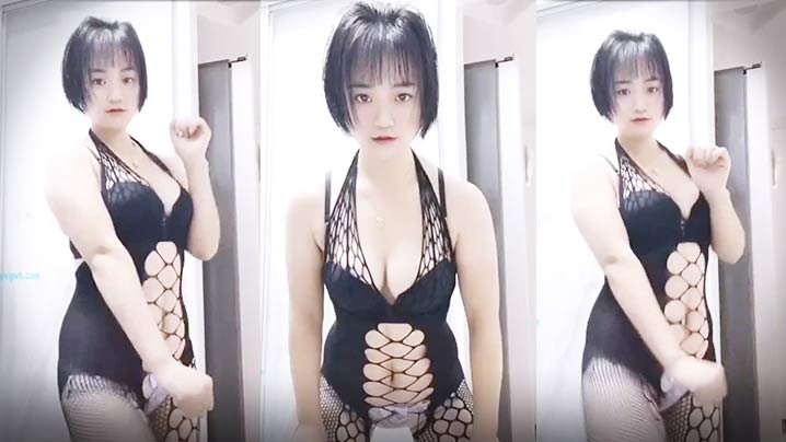 美女直播间艳舞秀身材.