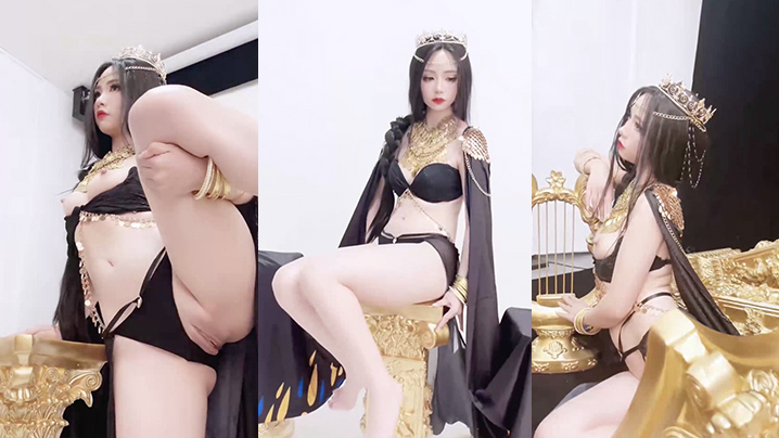 极品美女准备化妆进场.