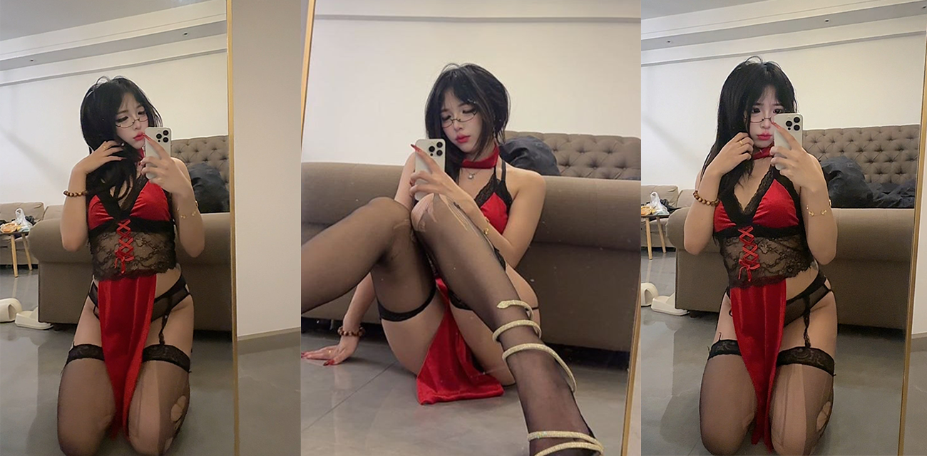 猎艳大神【小吕布】约操一字马反差母狗，身着情趣制服被紧缚双手连操三炮，深喉吞茎不断求饶